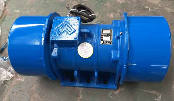  vibration motor of the dewatering screen